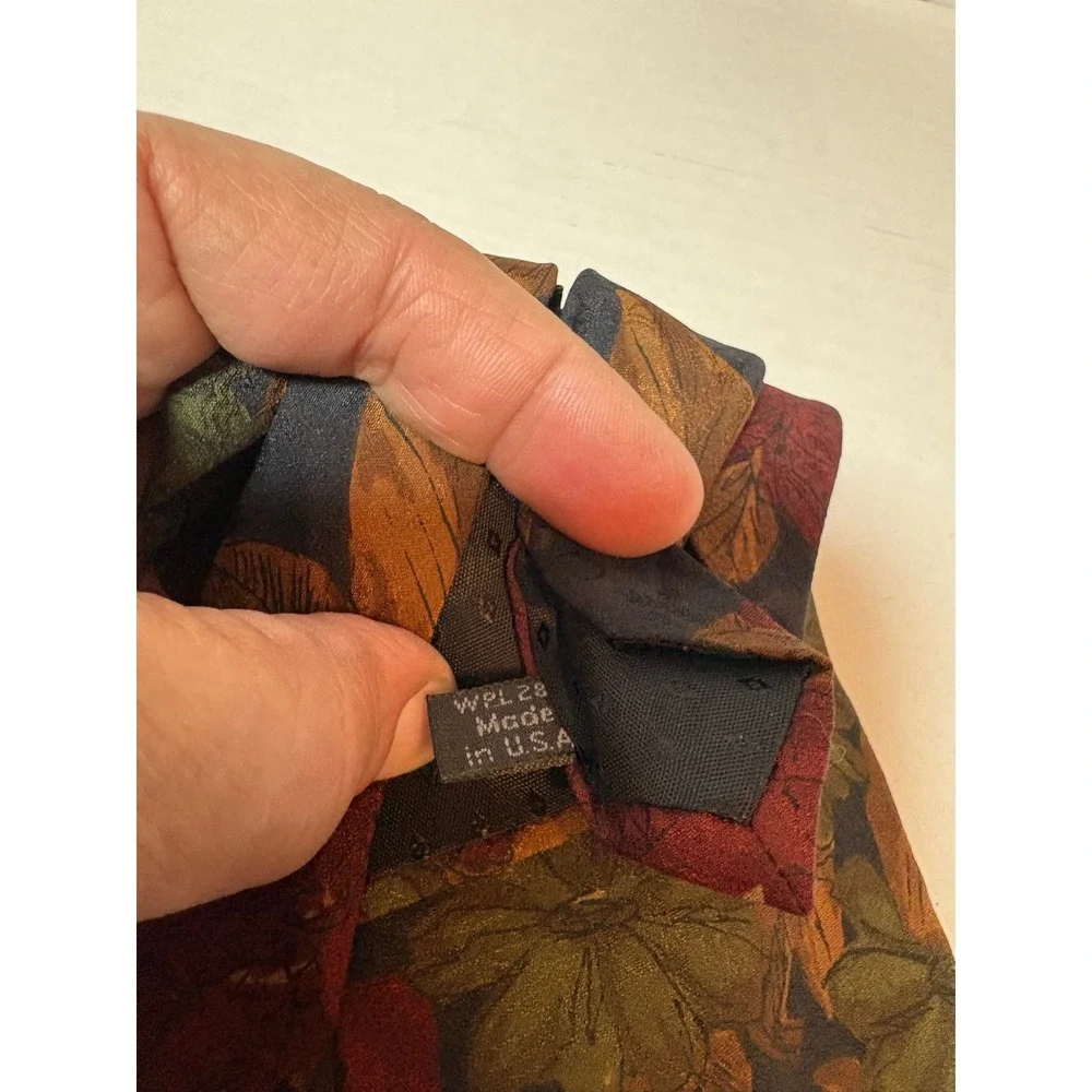 Villa Bugatti Mens Silk‎ Tie Italian Silk Floral Leaf Pattern Burgundy Green USA